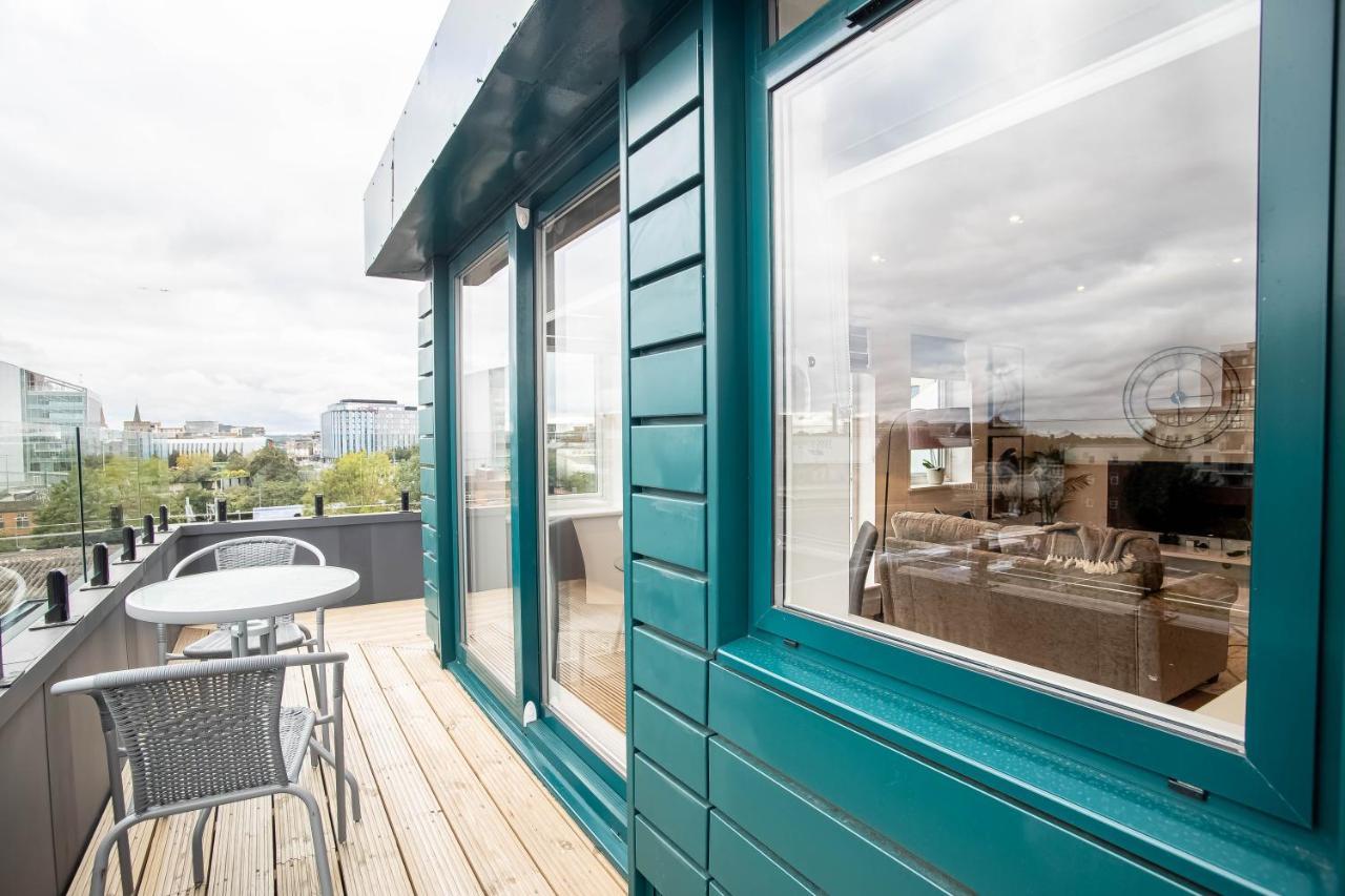 Luxe & Stylish 1 & 2 Bed Flats Near Heathrow, Legoland, & Windsor Slough Bagian luar foto