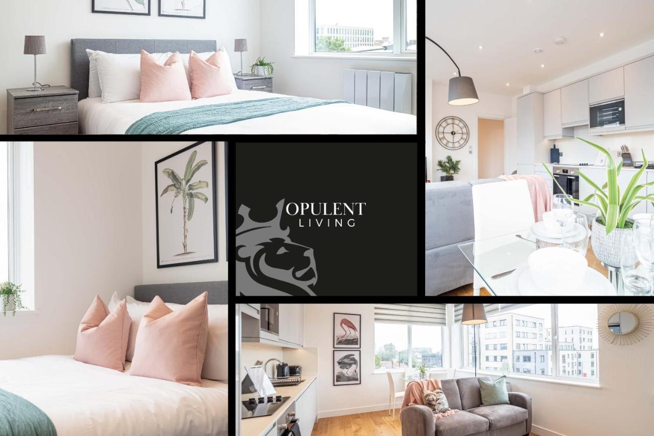 Luxe & Stylish 1 & 2 Bed Flats Near Heathrow, Legoland, & Windsor Slough Bagian luar foto