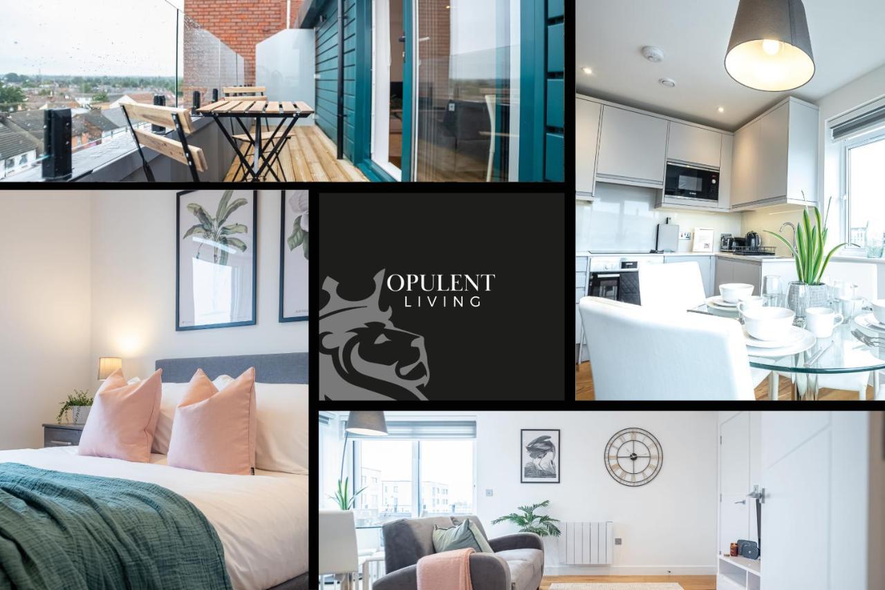 Luxe & Stylish 1 & 2 Bed Flats Near Heathrow, Legoland, & Windsor Slough Bagian luar foto